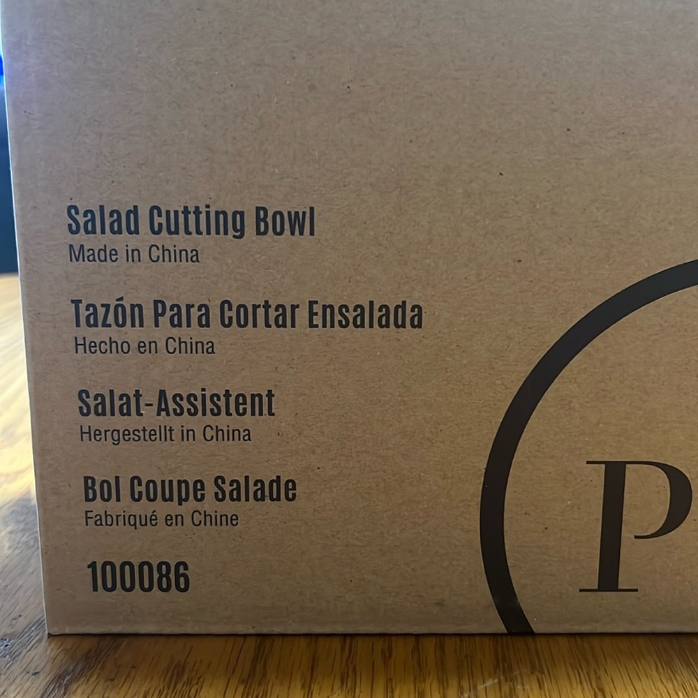 Pampered chef salad cutting bowl. New in box never used